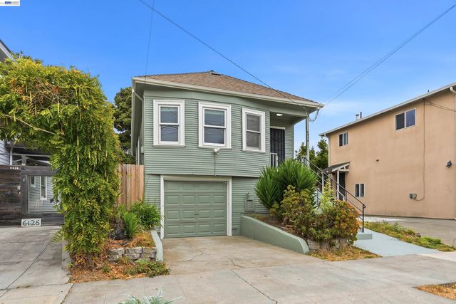 6414 Herzog St, Oakland, CA 94608