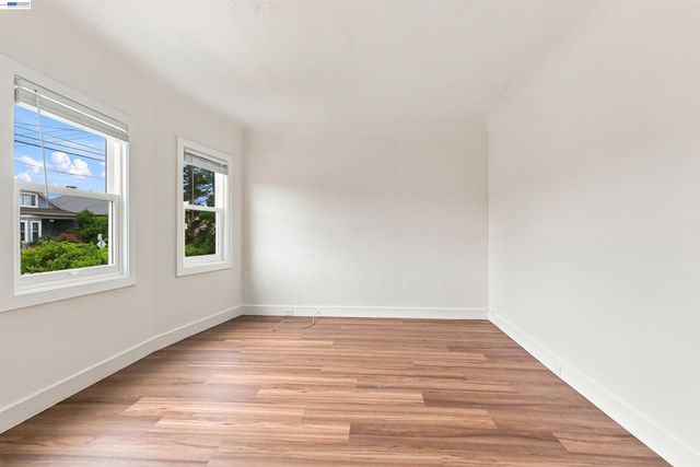 6414 Herzog St, Oakland, CA 94608