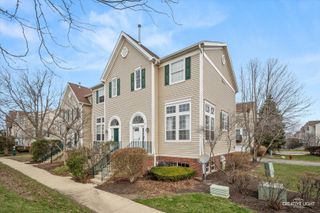 2436 Courtyard Circle 1, Aurora, IL 60506