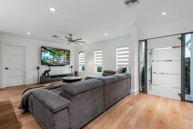 115 St Cloud Lane, Boca Raton, FL 33431