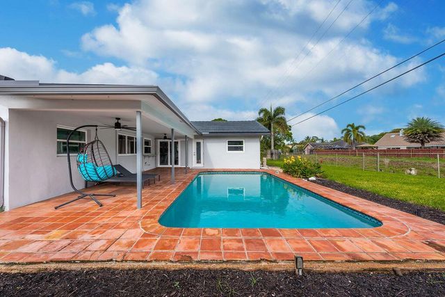 115 St Cloud Lane, Boca Raton, FL 33431