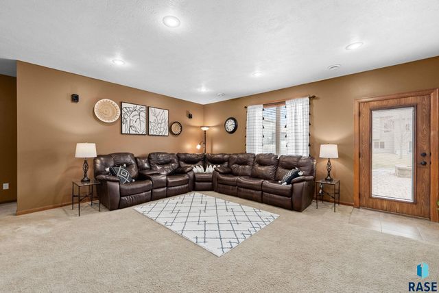 2412 S Purdue Ave Avenue, Sioux Falls, SD 57106