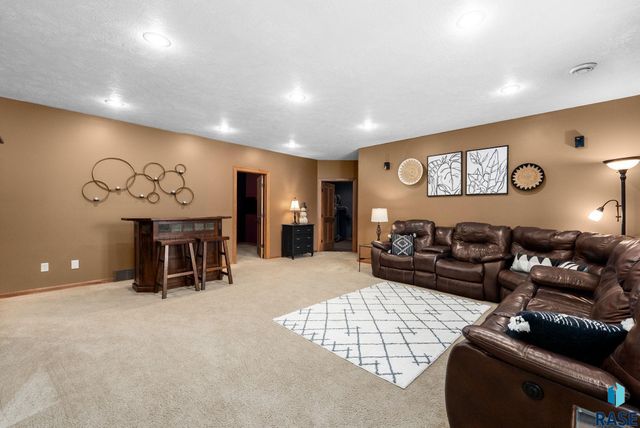 2412 S Purdue Ave Avenue, Sioux Falls, SD 57106