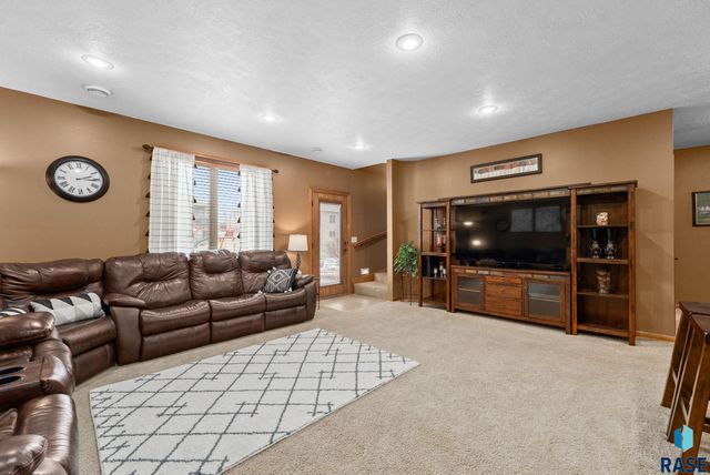 2412 S Purdue Ave Avenue, Sioux Falls, SD 57106