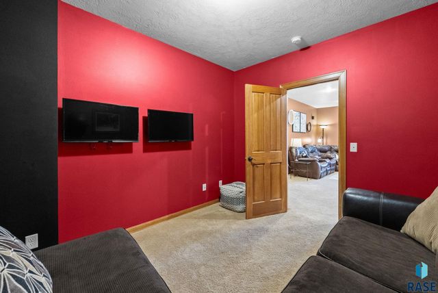 2412 S Purdue Ave Avenue, Sioux Falls, SD 57106