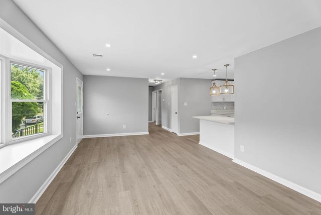 5822 BROOKVIEW DR, Alexandria, VA 22310