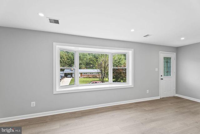 5822 BROOKVIEW DR, Alexandria, VA 22310