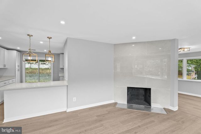 5822 BROOKVIEW DR, Alexandria, VA 22310