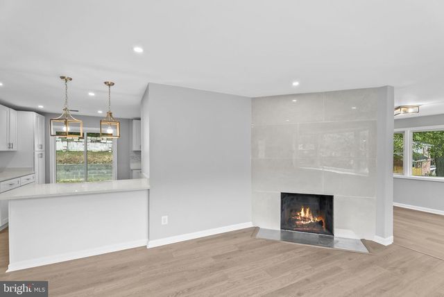 5822 BROOKVIEW DR, Alexandria, VA 22310