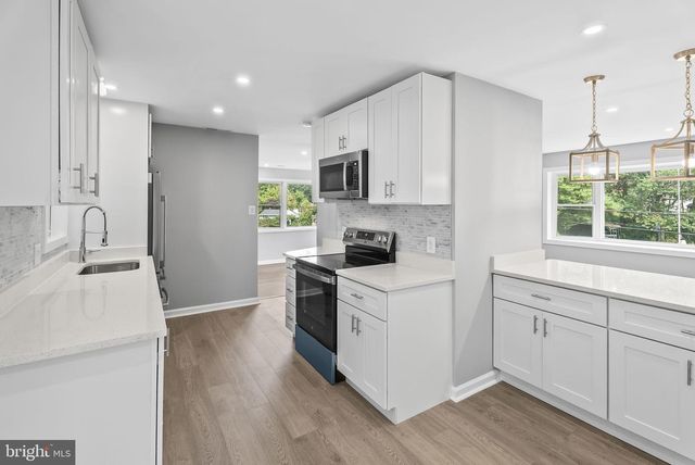 5822 BROOKVIEW DR, Alexandria, VA 22310