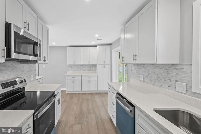 5822 BROOKVIEW DR, Alexandria, VA 22310