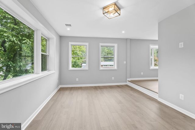 5822 BROOKVIEW DR, Alexandria, VA 22310