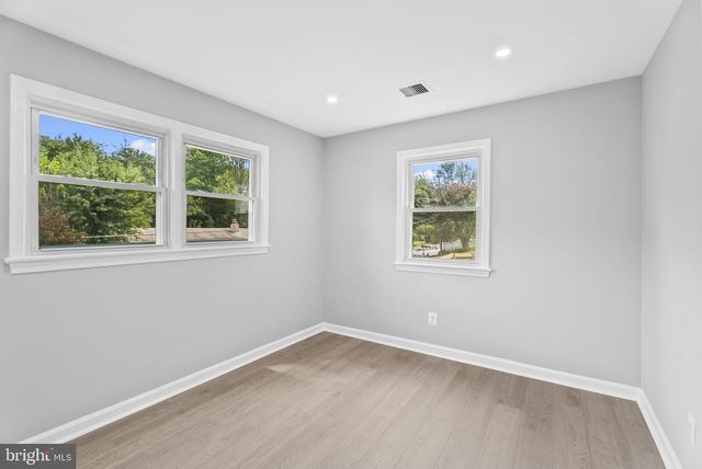 5822 BROOKVIEW DR, Alexandria, VA 22310