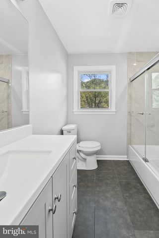 5822 BROOKVIEW DR, Alexandria, VA 22310