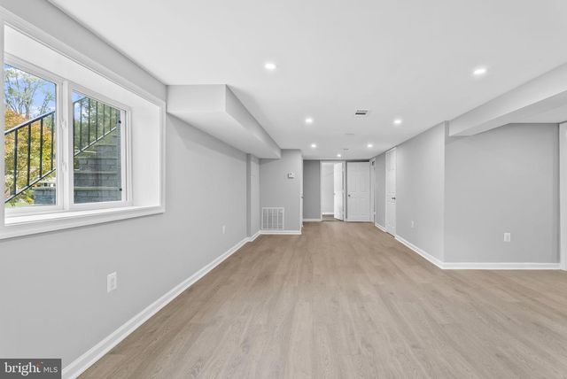 5822 BROOKVIEW DR, Alexandria, VA 22310