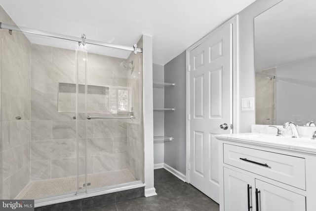 5822 BROOKVIEW DR, Alexandria, VA 22310