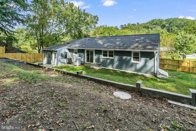 5822 BROOKVIEW DR, Alexandria, VA 22310