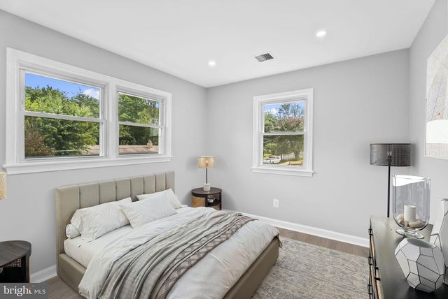 5822 BROOKVIEW DR, Alexandria, VA 22310