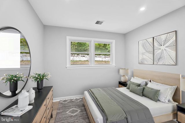 5822 BROOKVIEW DR, Alexandria, VA 22310