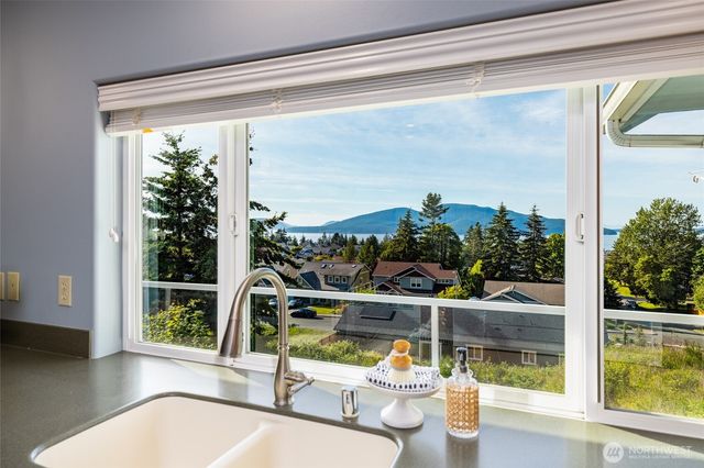 3602 W 8th Street, Anacortes, WA 98221