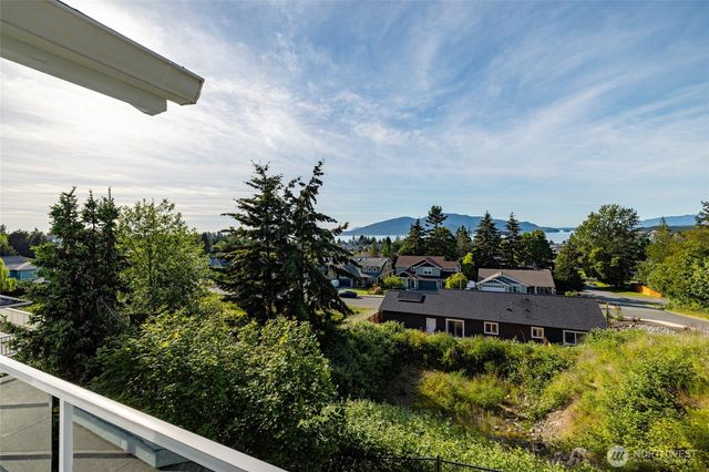 3602 W 8th Street, Anacortes, WA 98221