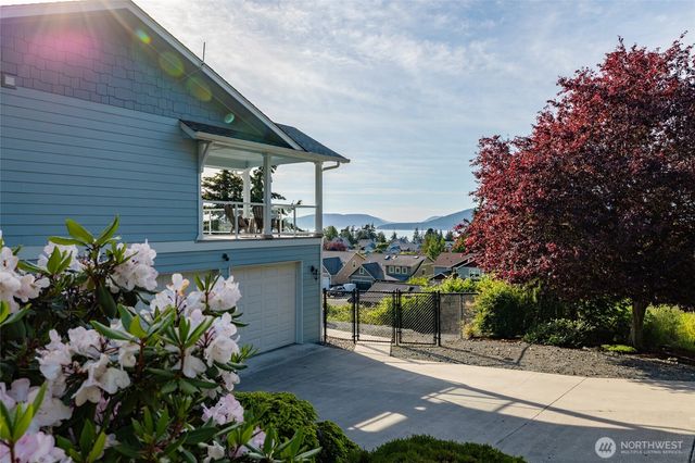 3602 W 8th Street, Anacortes, WA 98221