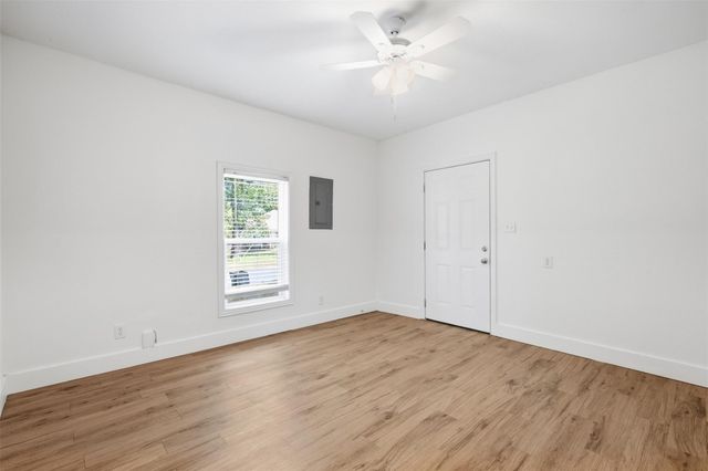 2222 W Bond Street, Denison, TX 75020