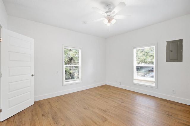 2222 W Bond Street, Denison, TX 75020