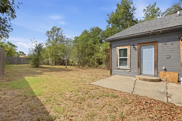2222 W Bond Street, Denison, TX 75020