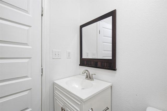 2222 W Bond Street, Denison, TX 75020