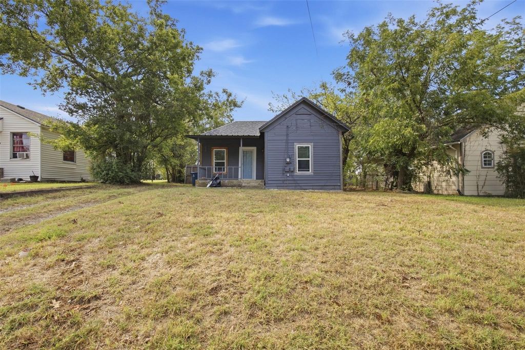 2222 W Bond Street, Denison, TX 75020