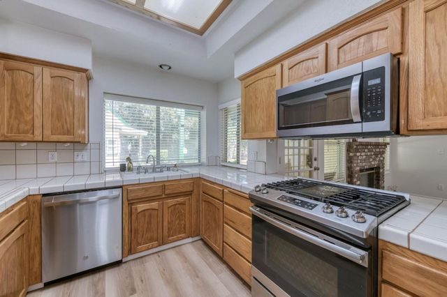6342 N Selland Avenue, Fresno, CA 93711