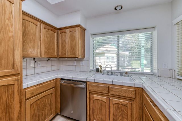 6342 N Selland Avenue, Fresno, CA 93711