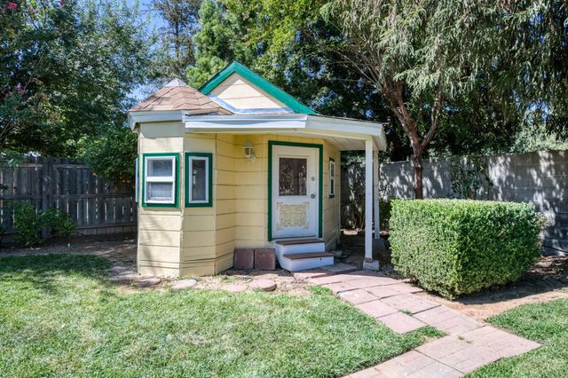 6342 N Selland Avenue, Fresno, CA 93711