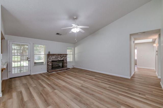 6342 N Selland Avenue, Fresno, CA 93711
