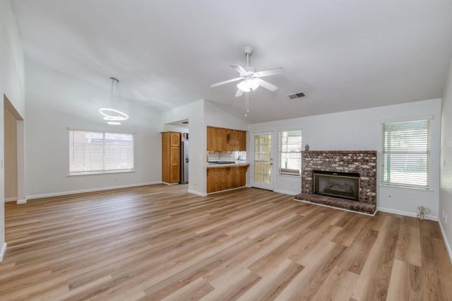 6342 N Selland Avenue, Fresno, CA 93711