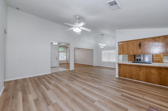 6342 N Selland Avenue, Fresno, CA 93711