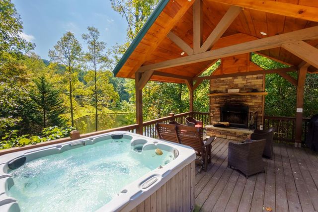 35 Wunder Bear Ridge Road, Morganton, GA 30560