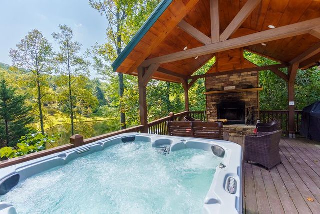 35 Wunder Bear Ridge Road, Morganton, GA 30560