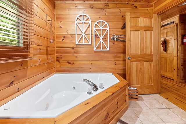 35 Wunder Bear Ridge Road, Morganton, GA 30560