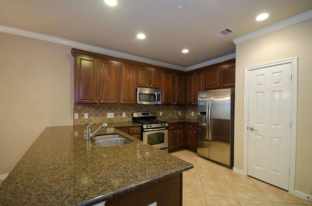 7 Umbria Lane, The Woodlands, TX 77382