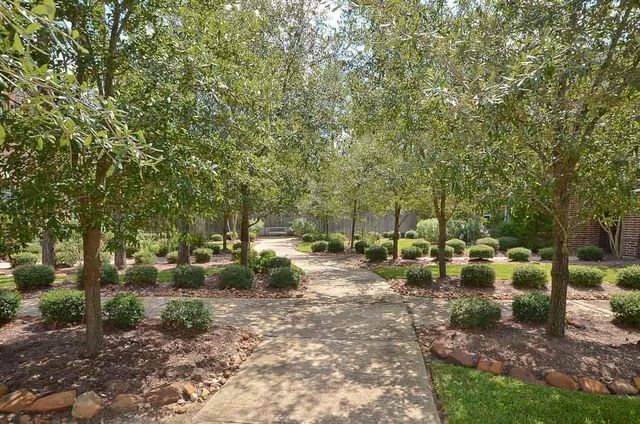 7 Umbria Lane, The Woodlands, TX 77382