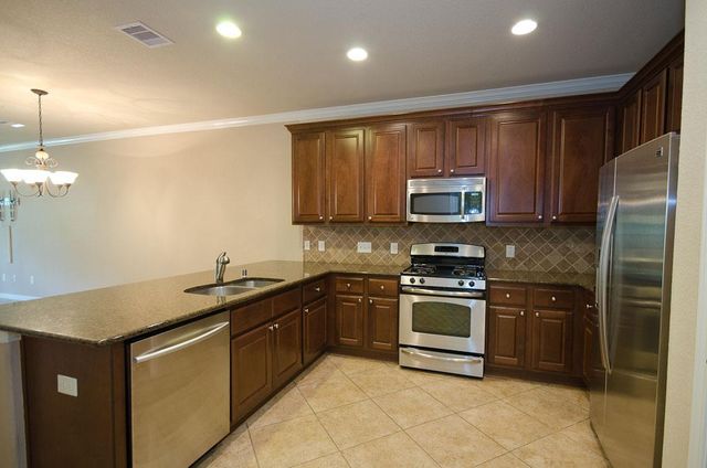 7 Umbria Lane, The Woodlands, TX 77382