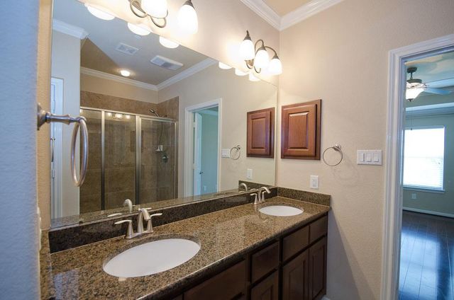 7 Umbria Lane, The Woodlands, TX 77382