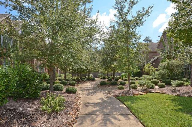 7 Umbria Lane, The Woodlands, TX 77382