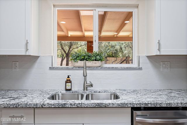 7850 E Bellevue Street, Tucson, AZ 85715