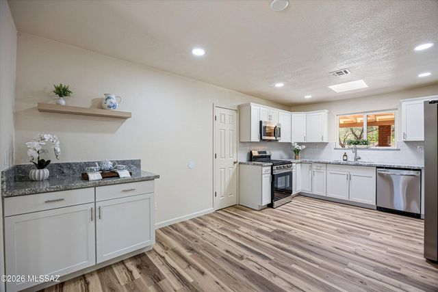 7850 E Bellevue Street, Tucson, AZ 85715