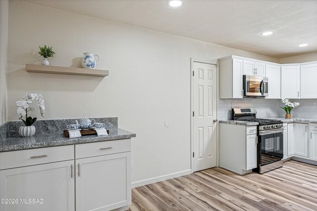 7850 E Bellevue Street, Tucson, AZ 85715