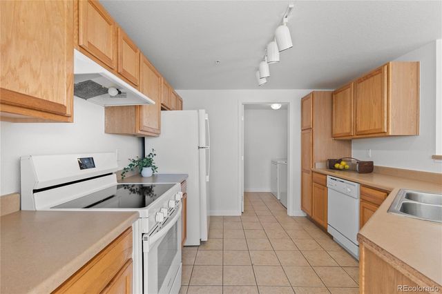 5756 N Genoa Way 12-208, Aurora, CO 80019