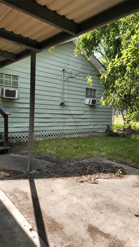 7102 Stewart Street, Hitchcock, TX 77563